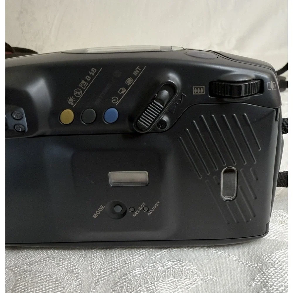 Pentax Zoom 105-R 38mm 105mm Film Camera w/ Strap Black UNTESTED TURNS ON